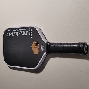 R.A.W. 16 mm Hive pickleball paddle